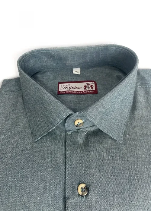Innovación en color con esta camisa plomo azulado BRL. Combina modernidad y comodidad para destacar a simple vista.