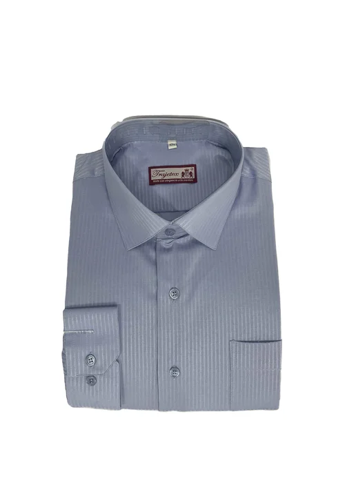 Agrega un matiz fresco con esta camisa fil a fil lila bebé. Un color suave que realza tu porte con discreta distinción.